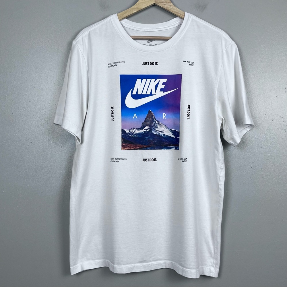 Nike Men's The Nike Tee Mountian Air Photo Center Logo Tee DX1087 Size M Graphic